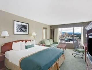 Ramada By Wyndham & Casino 2*