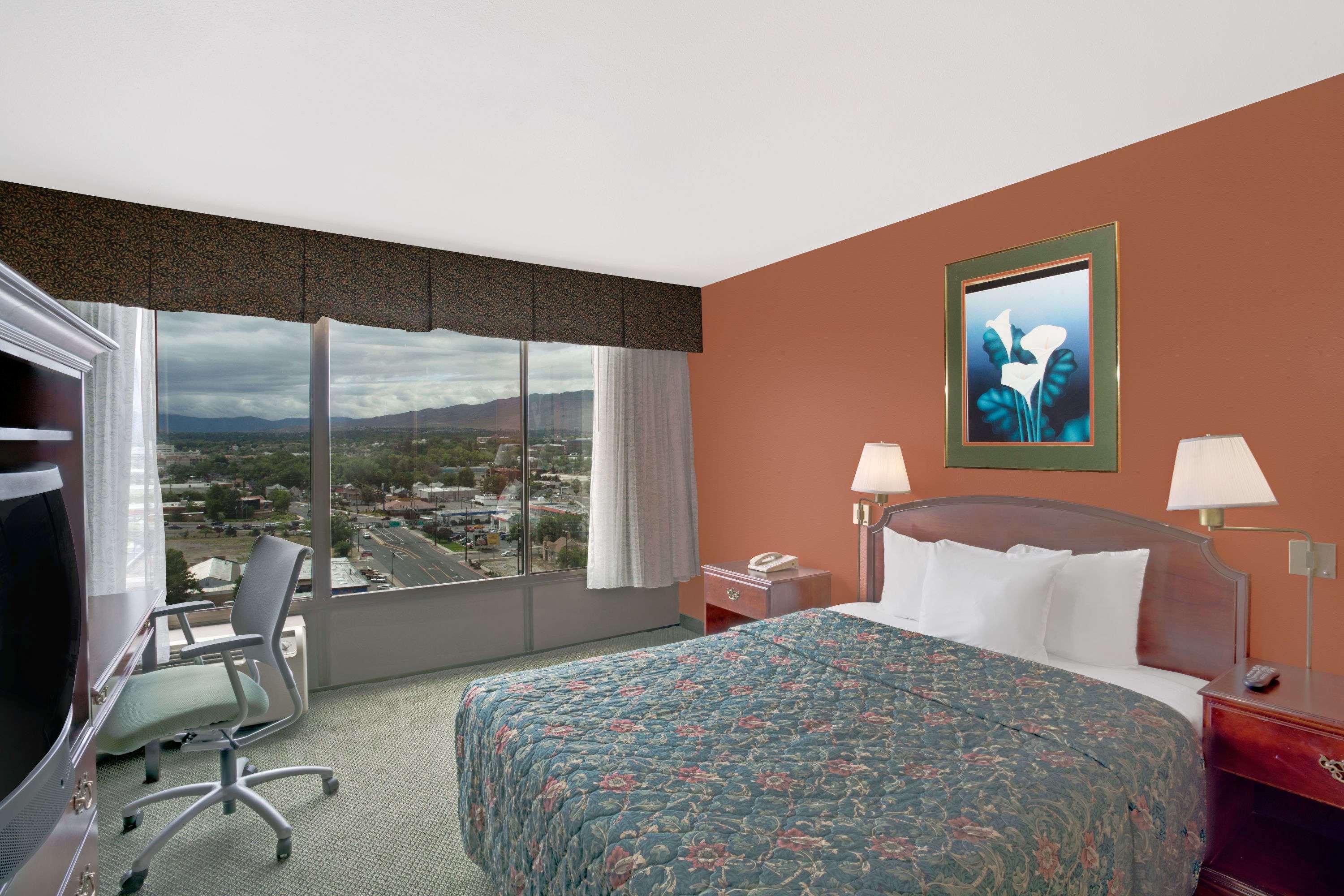 Hotel Ramada By Wyndham & Casino 2*