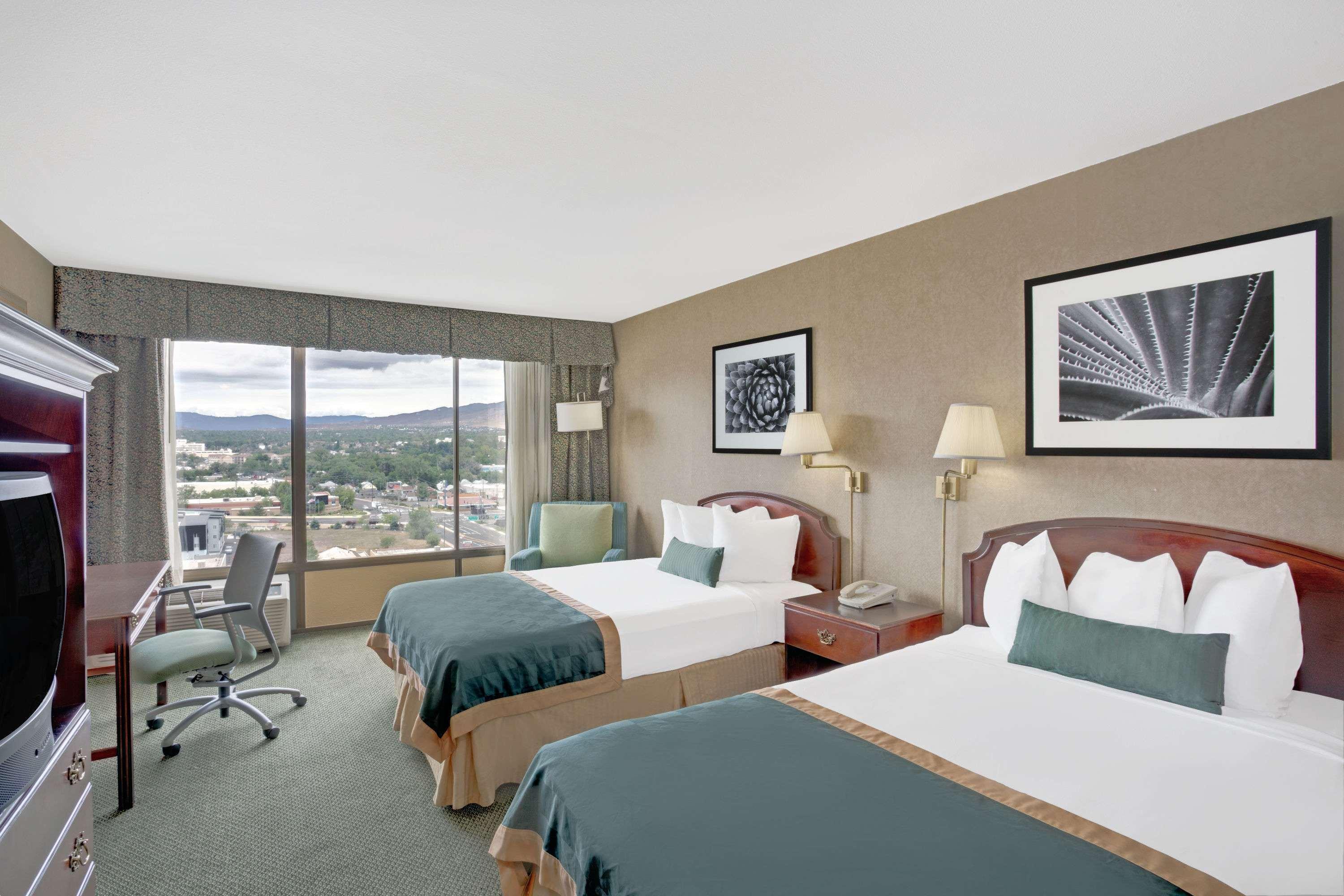 Hotel Ramada By Wyndham & Casino 2*
