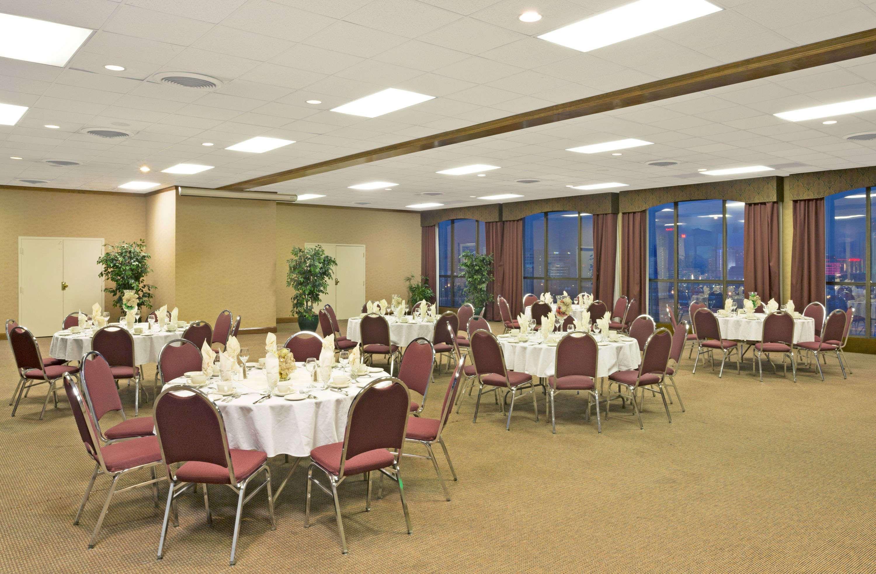 Ramada By Wyndham & Casino Hotel 2*