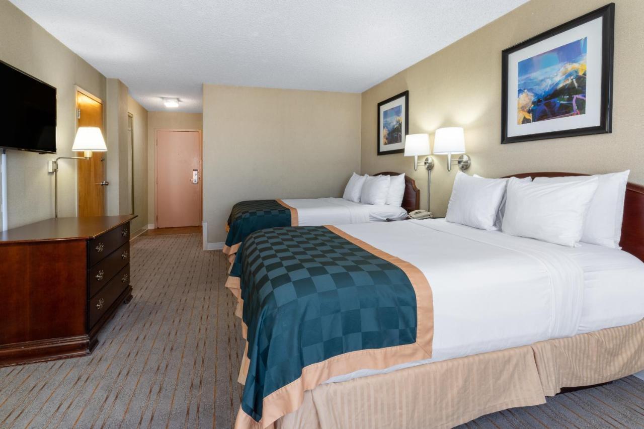 Ramada By Wyndham & Casino Hotel 2*