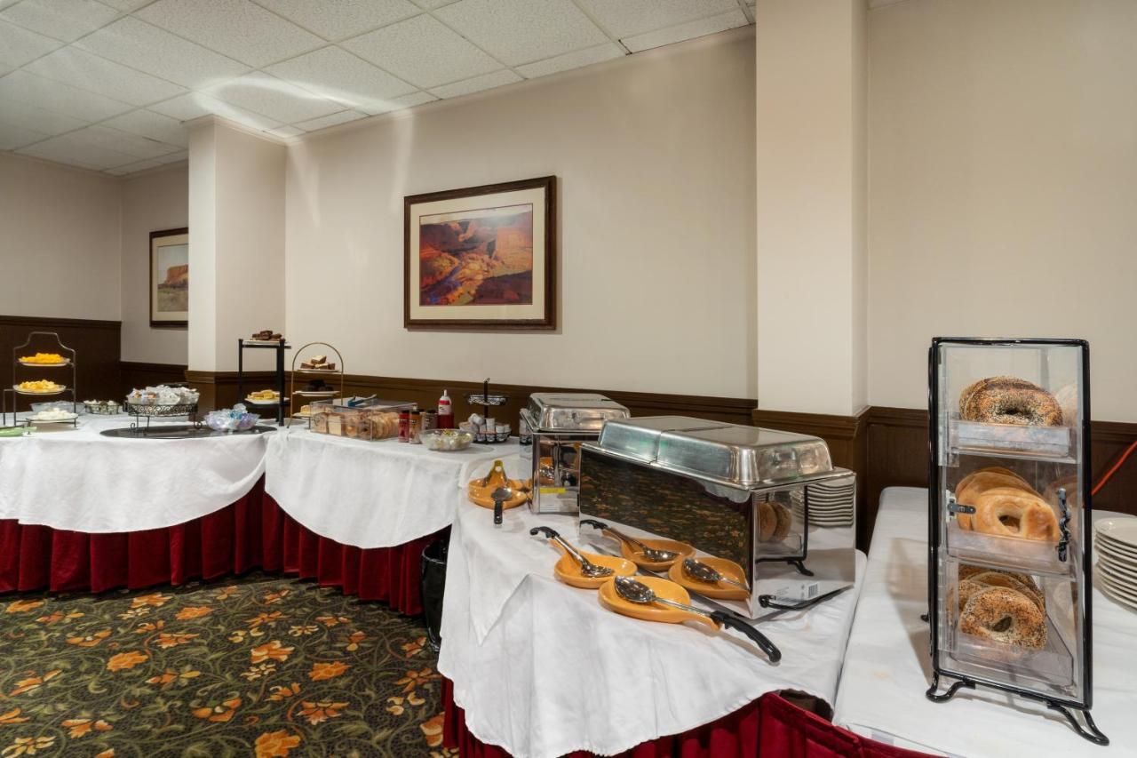 Hotel Ramada By Wyndham & Casino 2*