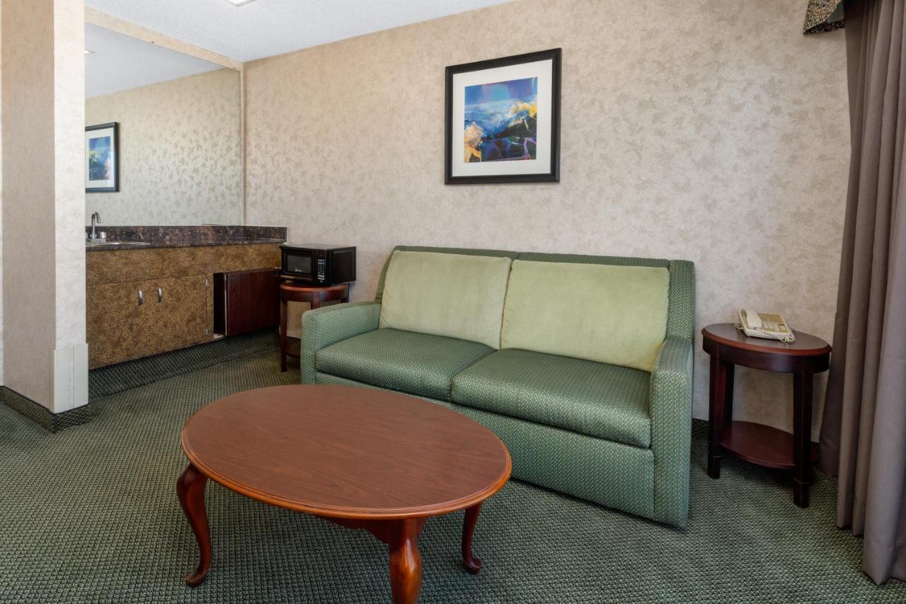 Ramada By Wyndham & Casino 2*