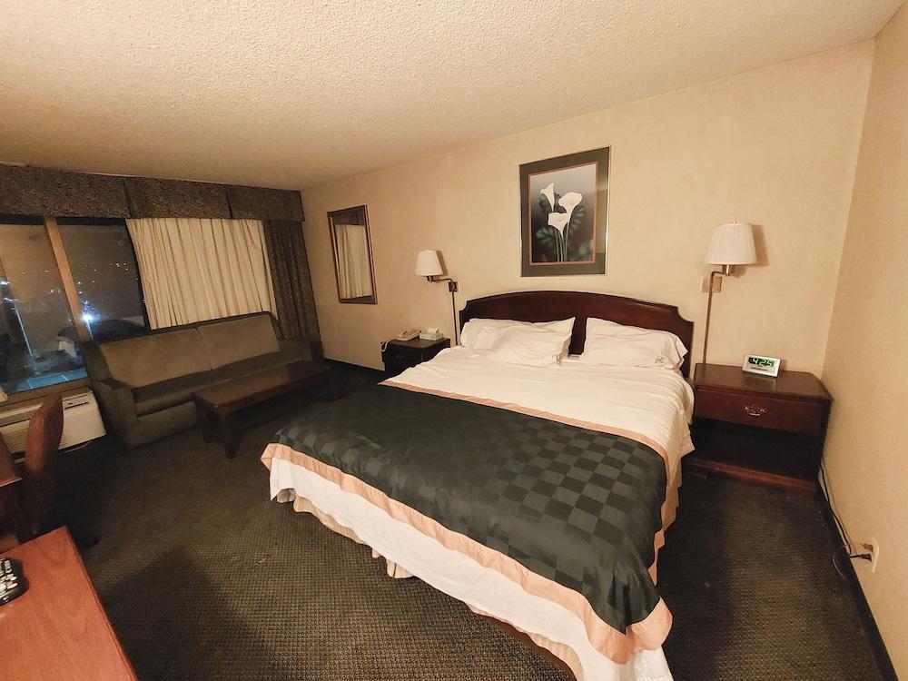 Ramada By Wyndham & Casino Reno