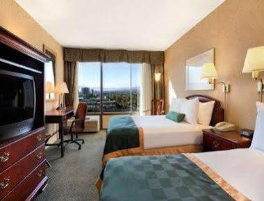 Hotel Ramada By Wyndham & Casino 2*